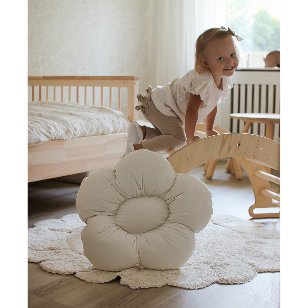 Nattiot Round Washable Cotton Kid's Bedroom Rug with "Petals" Finish - Gabrielle - D 110 cm